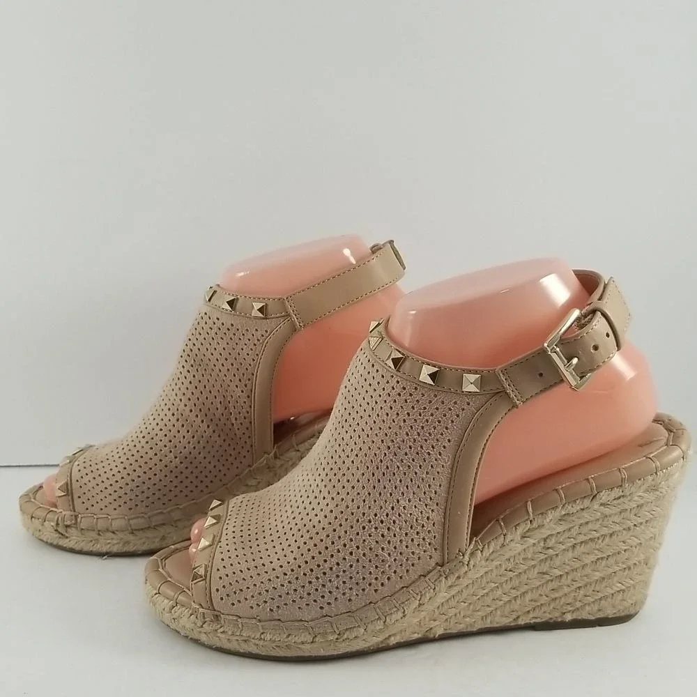 Marc Fisher Tan Studded Perforated Espadrille Wedge Sandals Nude Gold Studs 7.5M